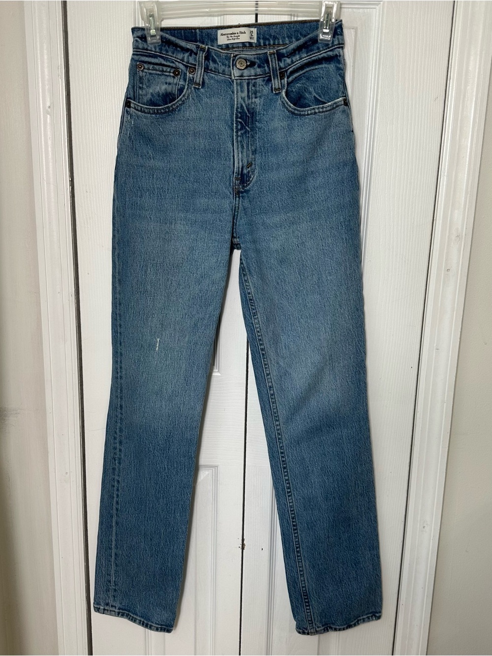 Abercrombie & Fitch women’s Classic Straight Jeans in Medium Blue size 0